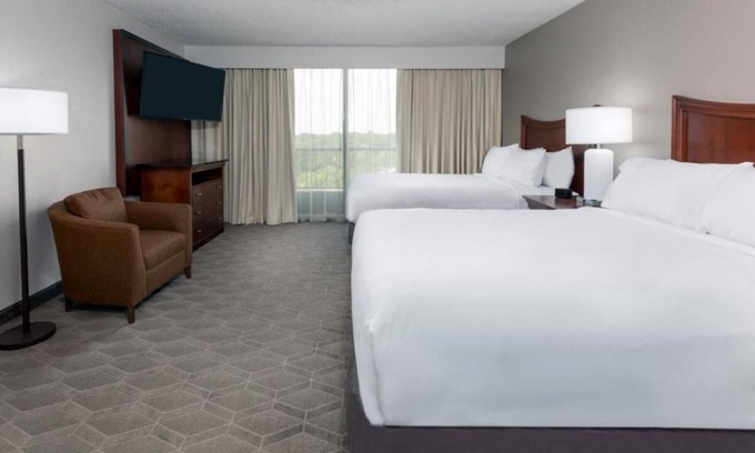 Park Central Hotel | Stylish and Convenient Suite Near Dallas Galleria and Downtown Dallas!