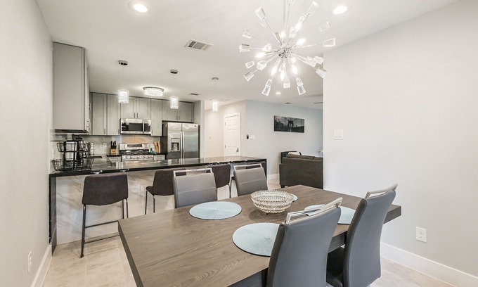 Spring Branch East House | Stylish and cozy~ Mins to downtown.