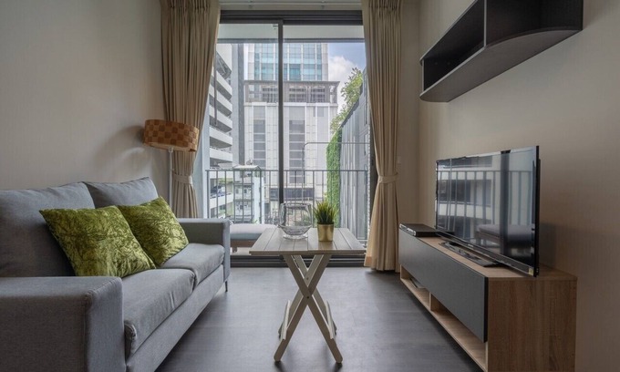 Asoke Condo | Stylish and Modern 1 BR - 3 mins walk to MRT Sukhumvit and BTS Asoke