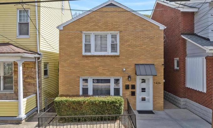 Pittsburgh Apartment | Stylish and Modern 2Bdr Apartment in Millvale/Lawrenceville