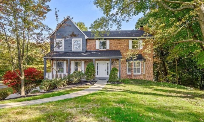 Ingomar House | Stylish and Spacious 5 Bedroom House in Wexford/Pittsburgh with Game Room