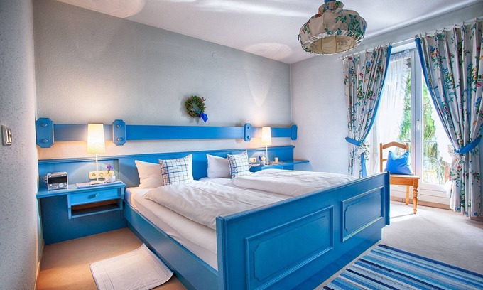 Gmain Apartment | Stylish apartment with beautiful mountain scenery (St5)/Steilhofweg. 65 sqm, south-facing balcony