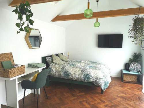 Horsham Apartment | Stylish apartment in Horsham with parking and own entrance