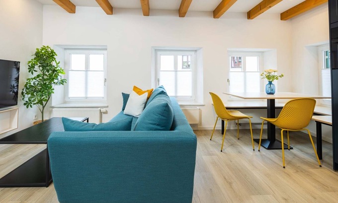Noerdlingen Apartment | Stylish apartment with a king bed right by the historic city walls