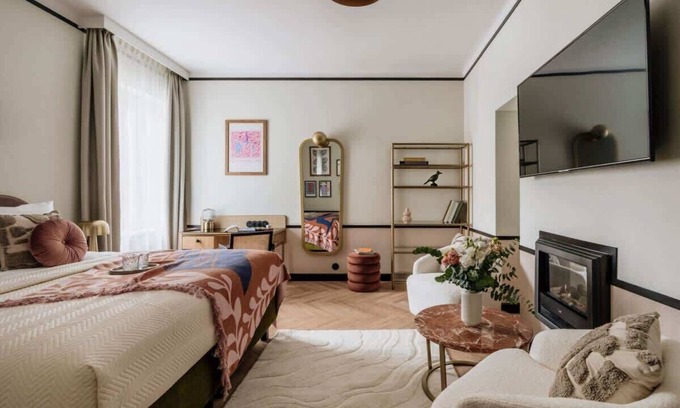Srodmiescie Hotel | Stylish Apartment with a Garden View