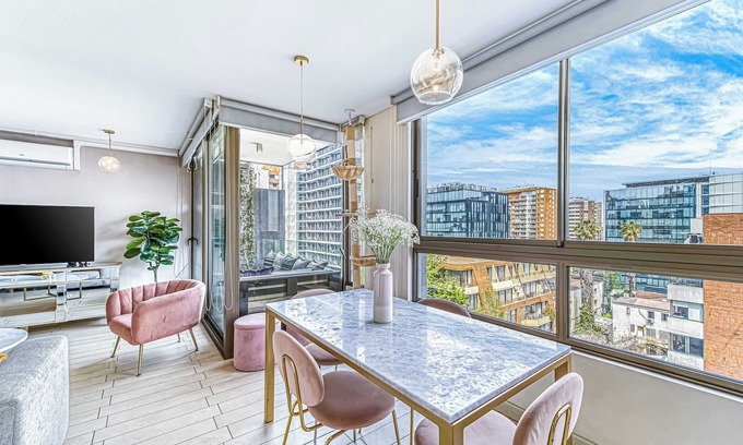 Santiago Apartment | Stylish Art 2B w/Balcony, Parking & Wifi