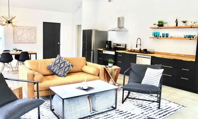 Forestburg House | Stylish Barndo Escape w/Fire Pit & Patio