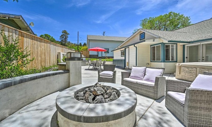Williams House | Stylish Basecamp 6850 Near Downtown Williams!