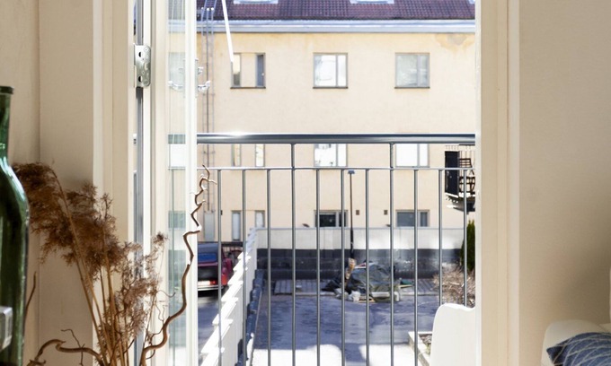 Hietalahti Apartment | Stylish Bright 42m2 Studio with Balcony