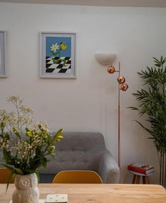 Brighton House | Stylish Brighton Haven, Sleeps 1 to 7, free parking