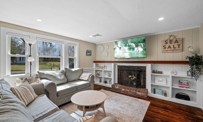 West Yarmouth House | Stylish Cape Escape | Walk to Beach | Central AC