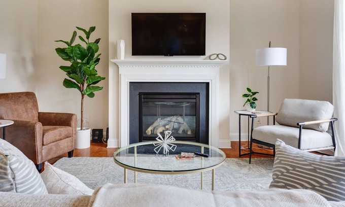 Cary House | Stylish & Centrally Located Home