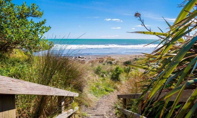 Fitzroy House | Stylish Coastal Getaway near Fitzroy Beach