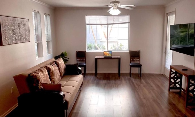 Del Rey Apartment | Stylish coastal escape in Marina del Rey with Modern Resort style amenities.