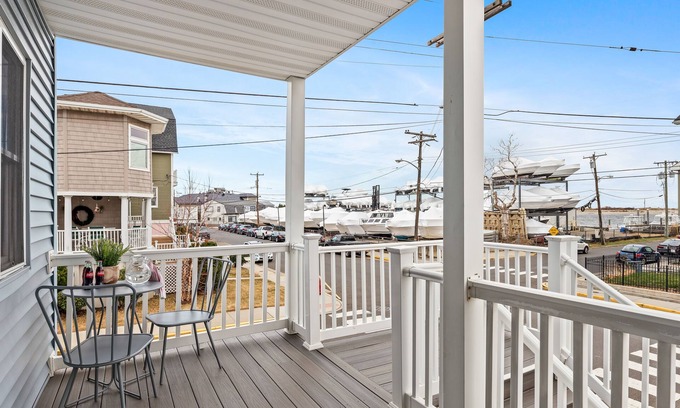 Highlands House | Stylish, Comfy & Bright 5★ Location Ocean Views 3 min ➡ Beach