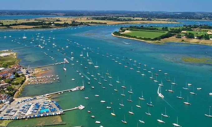 West Itchenor House | Stylish Cosy Annexe in Pretty Sailing Village