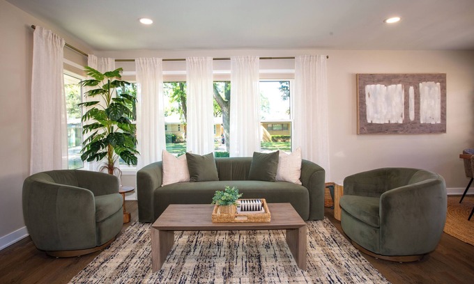 Arlington Heights House | Stylish Escape/Game Room/4 Brs