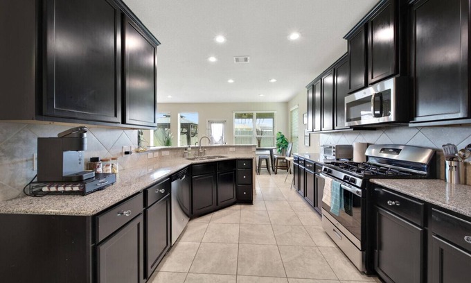College Park House | Stylish Escape Near lake Conroe & The Woodlands