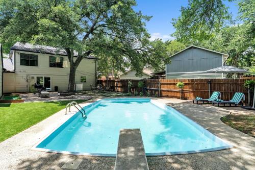 Flower Mound House | Stylish Flower Mound Home with Private Pool home