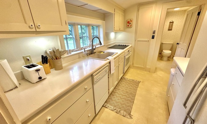 Concord Apartment | Stylish Hidden Gem w/Fire Pit