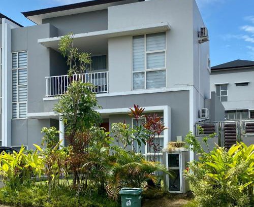 Batam House | Stylish home with amazing pool views