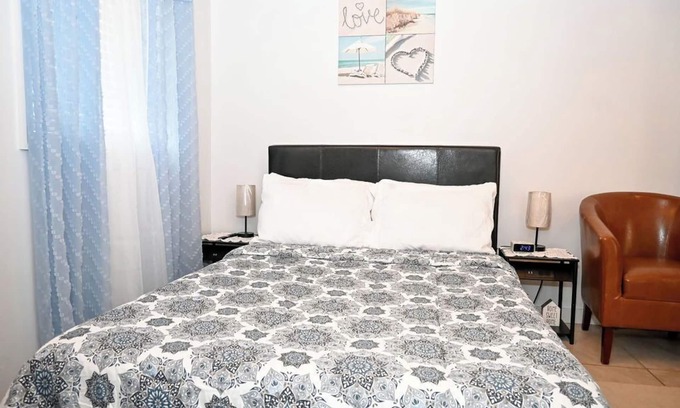 Rock Sound Apartment | Stylish Island Stay| Private Patio + A/C + Wine