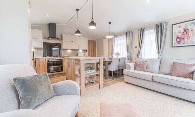 South Lakeland Leisure Village Ski Chalet | Stylish Lodge on popular holiday park, easy access to Lakes and Dales and free parking