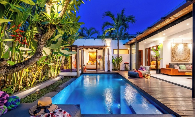 Kerobokan Villa | Stylish Lux Design, 5-mins drive to Beach, BBQ, Calm, Cozy & Fast WIFI.