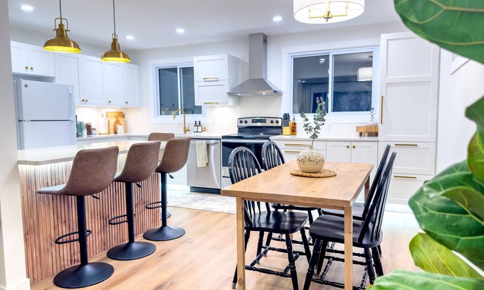 Thunder Bay House | Stylish Luxury in Central Location - Family Friendly!