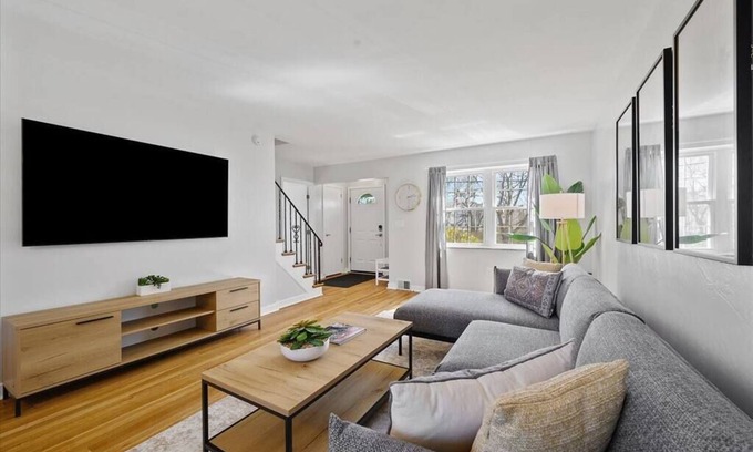 Wexford House | Stylish & Modern 4 Bedroom House in Wexford/Pittsburgh with Game Room