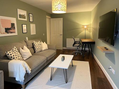 Dundee Apartment | Stylish, Modern Home in Central Dundee Sleeps 4