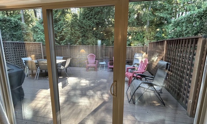 Regional District of Nanaimo Villa | Stylish resort villa close to on-site pool & hot-tub & short walk to beach
