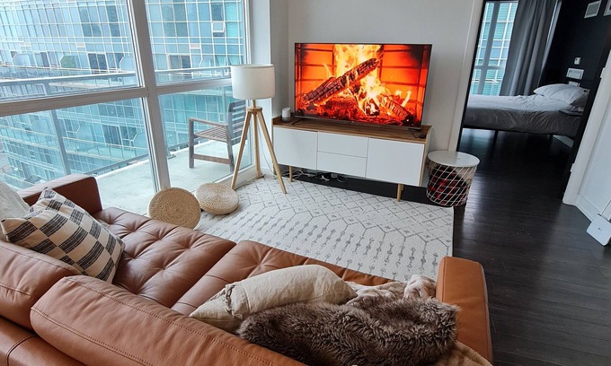 Humber Bay Condo | Stylish retreat in prime location with lakeview