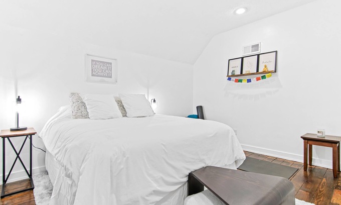 North End House | Stylish, spacious & centrally located! Fully furnished, 2 bed + 2 bath + office!