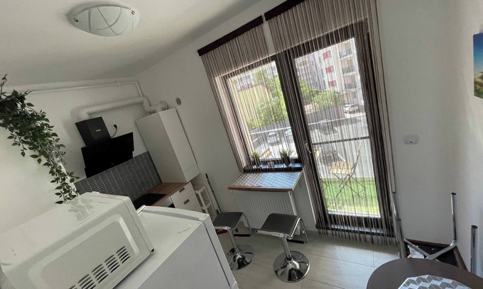Sector 6 Apartment | Stylish Studio Near Orhideea Towers With Free Wifi