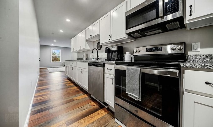 Gorham Apartment | Stylish Studio Retreat | WiFi | Near Gorham Center
