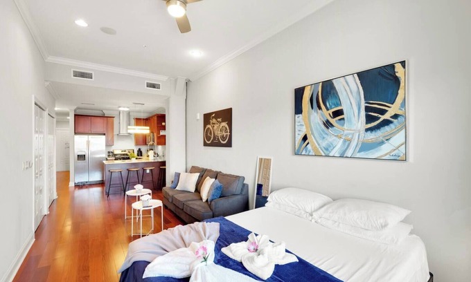 Olde Kensington Apartment | Stylish Studio w/Rooftop Pool
