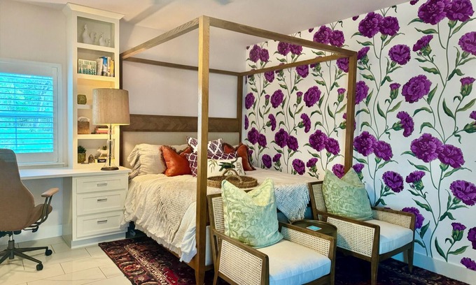 Round Top House | Stylish studio with electric car port and kitchenette 2 miles from the square!