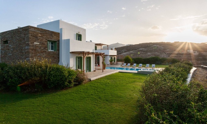 Ios Villa | Stylish villa with spectacular sea views at a quiet location near the main town.