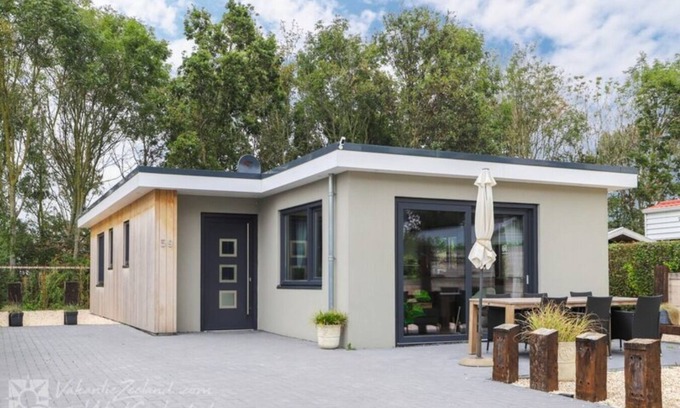 Baarland House | Stylishly furnished bungalow in Baarland