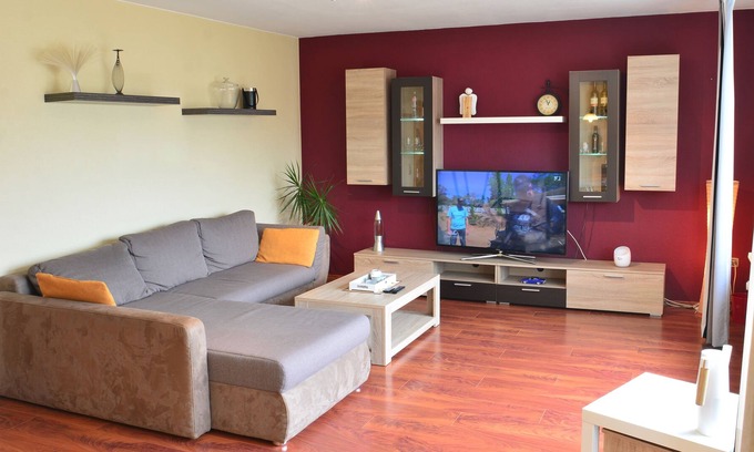 Sande Apartment | Stylishly furnished holiday apartment on the Jadebusen WLAN balcony Smart TV