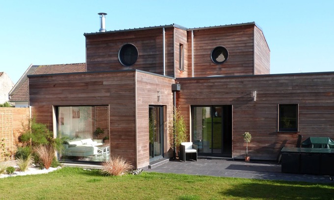 Lion-sur-Mer House | Sublime contemporary Villa bright design. The sea at the end of the street