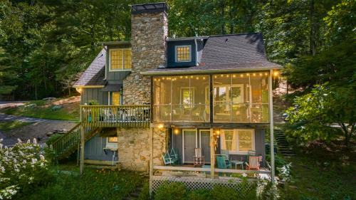 Rambling Ridge House | Sues Mountain Charm Fire Pit Mountain Views