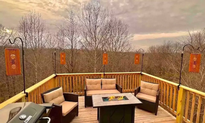 Lancaster House | Sugar Creek Retreat