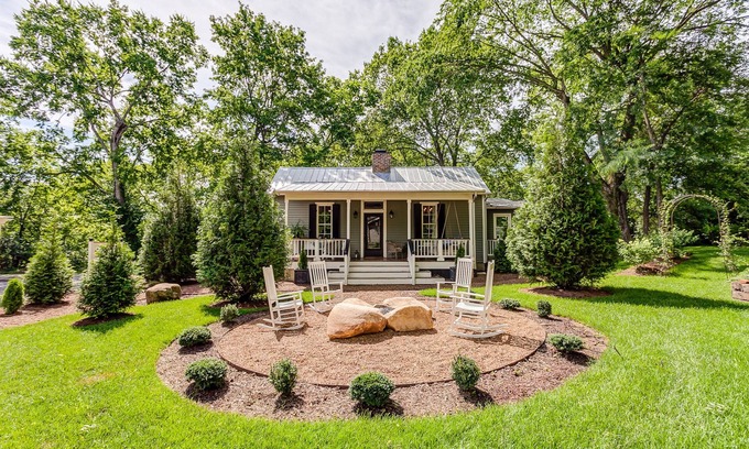 Historic Downtown Franklin Cottage | Sugar Shack - Luxury Farmhouse Style Cottage in the heart of Downtown Franklin