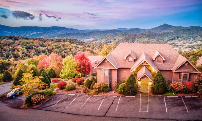 Sugar Mountain Condo | Sugar Sky - level entry condo with huge views, AC, gas fireplace