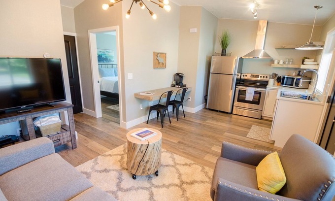 Palmer Apartment | Suite 07 Downtown Palmer