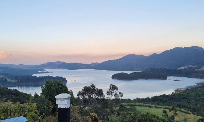 Cogua Bed & Breakfast | Suite 1 with a wonderful view of the Neusa reservoir