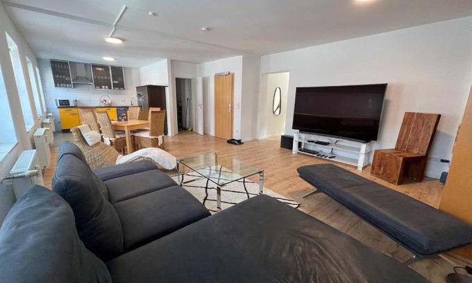 Uerdingen Apartment | Suite 110qm nahe Rhein