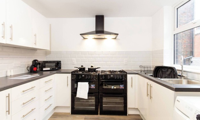 Oldham Bed & Breakfast | Suite 2: Comfy Spot in Oldham Sociable House
